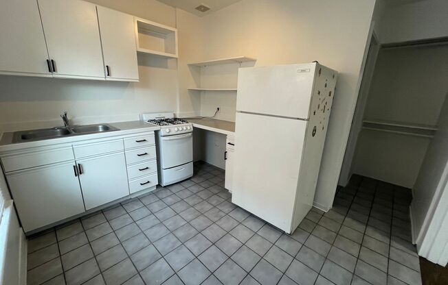 Studio, 1 bath, 356 sqft, $1,169, Unit 103