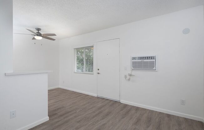 1 bed, 1 bath, $1,995, Unit 60
