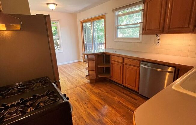 3 beds, 1 bath, $3,195