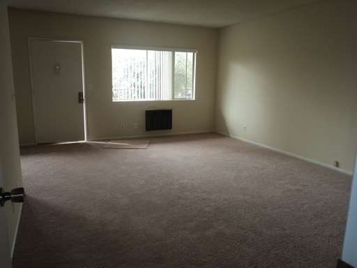 2 beds, 1 bath, $2,095, Unit 103