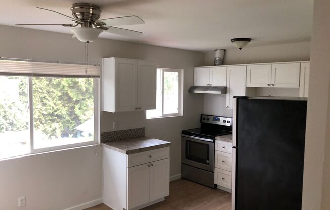 2 beds, 1 bath, 700 sqft, $1,300