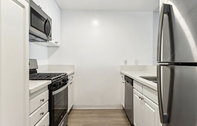 1 bed, 1 bath, 700 sqft, $2,098, Unit 4240.203