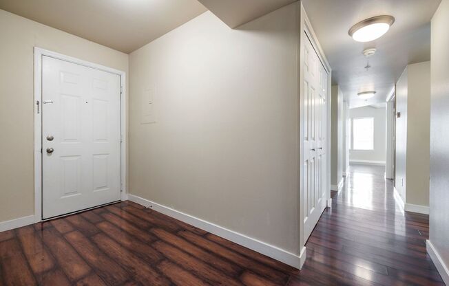 3 beds, 2 baths, 1,250 sqft, $2,150, Unit 670-205