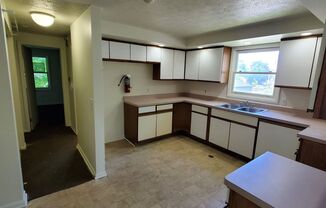 Huge 3 Bed 2nd Fl Apartment Available July 1st