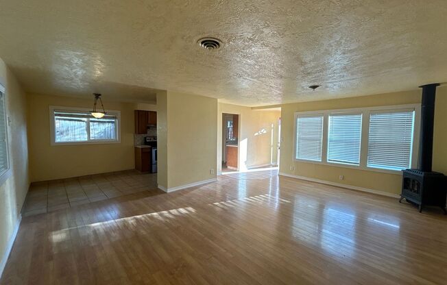 3 beds, 1 bath, $2,100