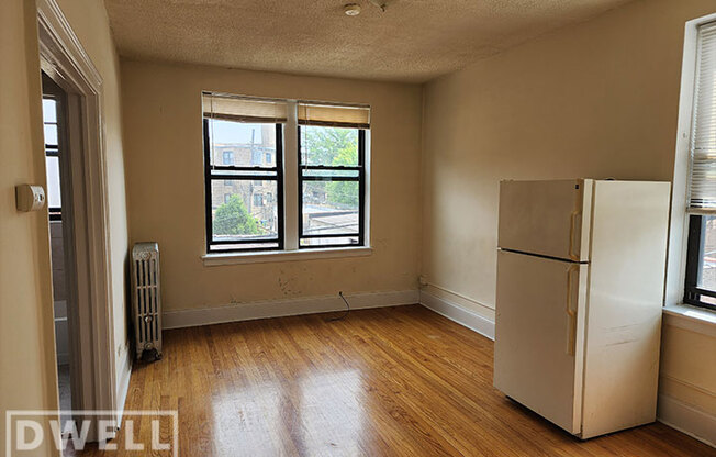 2737 N Spaulding Ave