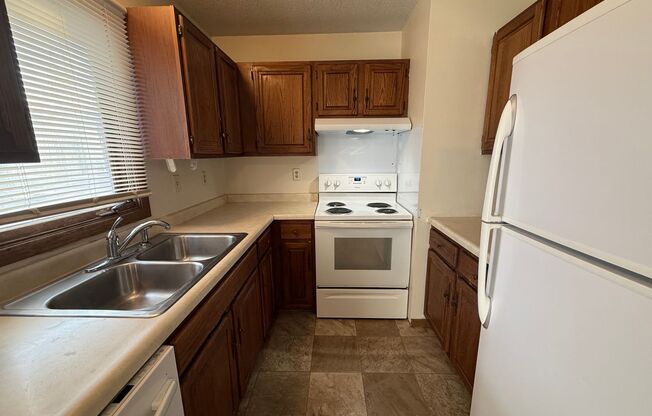 2 beds, 1 bath, 700 sqft, $1,199, Unit Upper