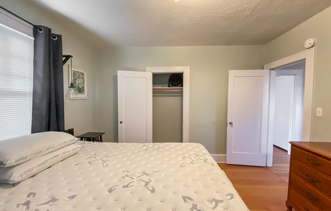 4 beds, 1 bath, $2,895