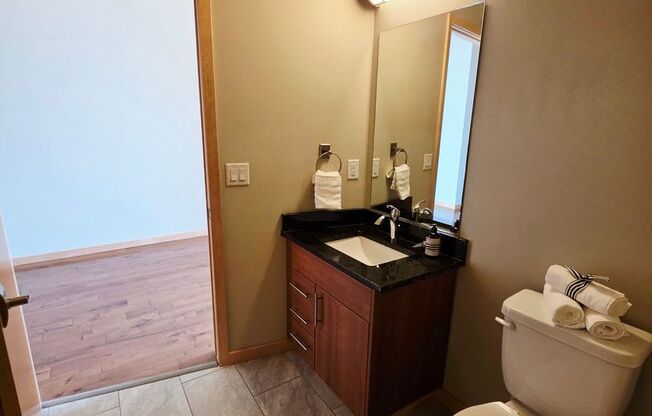 1 bed, 1.5 baths, 1,043 sqft, $2,000, Unit 102