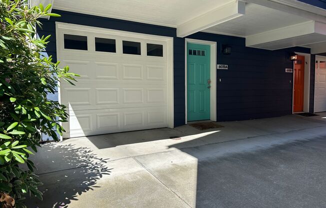 Ballard Perfection - 3 bed/3.5 Bath Updated Townhouse