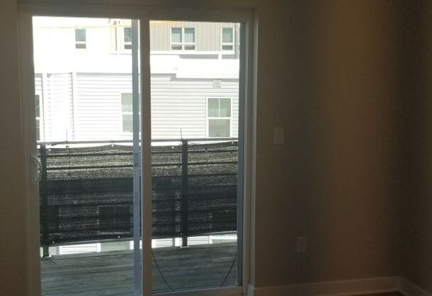 2 beds, 1 bath, $1,375, Unit Unit C