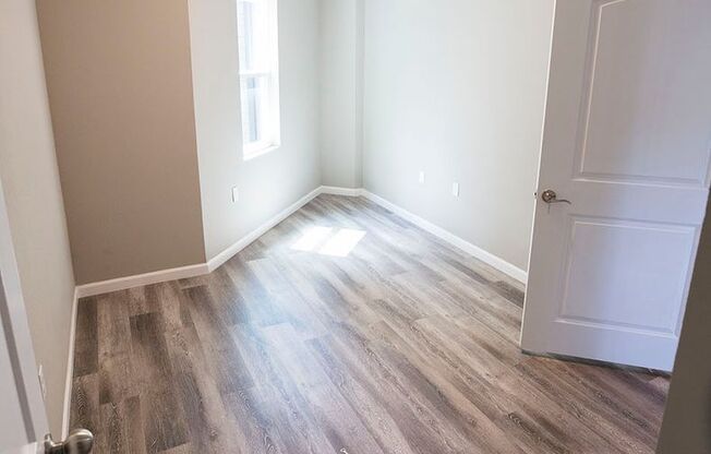 3 beds, 2 baths, $1,650, Unit 3/2