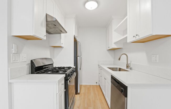 1451 Franklin St in Santa Monica! Steps to SM Blvd and near the Water Garden.