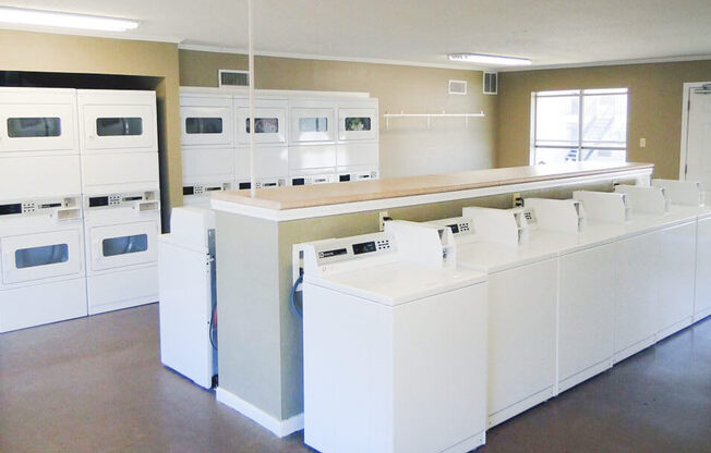 onsite laundry facility at Summer Green