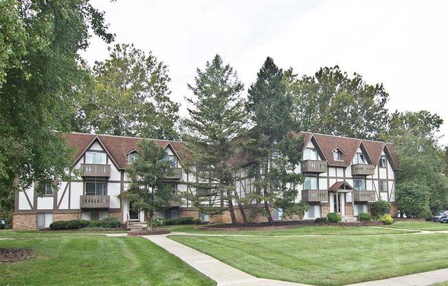 Lush Green Outdoors at Camelot East Apartments, Ohio, 45014