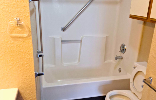 2 beds, 1.5 baths, 760 sqft, $950, Unit PU400X-016