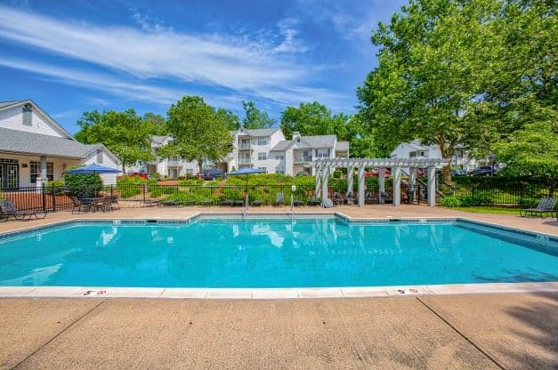 Outdoor Swimming Pool at Middletown Brooke Apartments, Middletown, CT