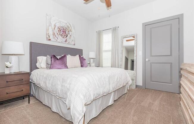 Spacious One White Oak Bedroom With Comfortable Bed in Cumming, GA Apartments