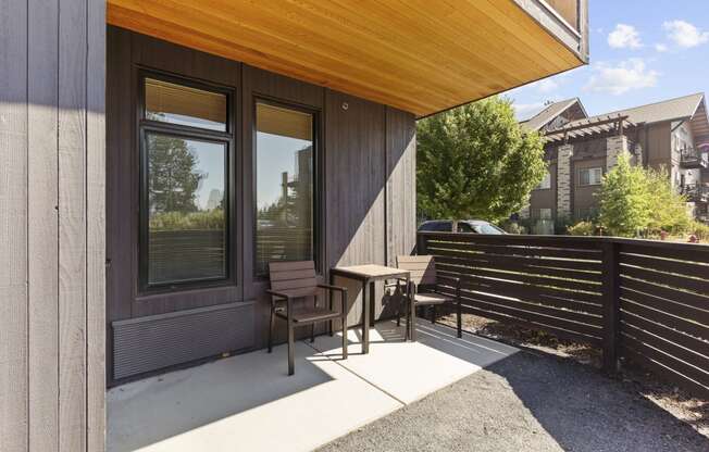 RangeApartments_Bend_OR_Porch