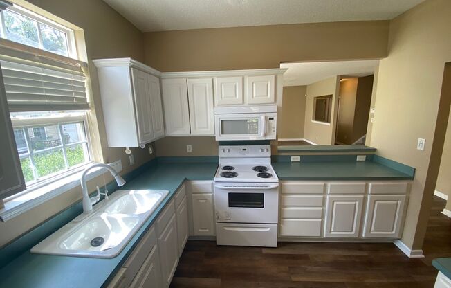 Cozy Townhome located in Prosperity Point !