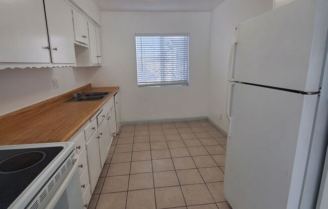 2 beds, 1 bath, $1,925, Unit 03