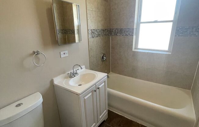 2 beds, 1 bath, $1,400, Unit 2648 # 5