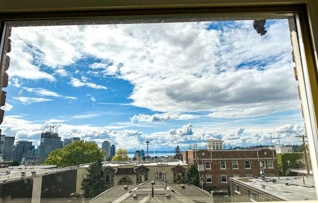 Studio, 1 bath, 380 sqft, $1,195, Unit 304