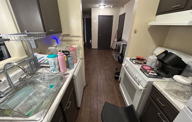 2 beds, 1 bath, $1,295, Unit 103