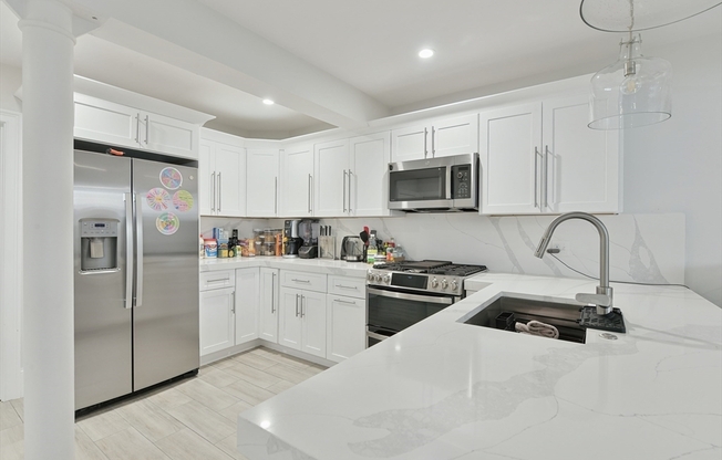 467 E 8 ST