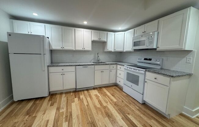 2 beds, 1 bath, 750 sqft, $2,099, Unit 5635 Hobart St. #22