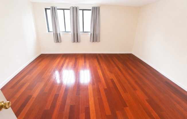 3 beds, 3.5 baths, 1,900 sqft, $4,800, Unit TH-3