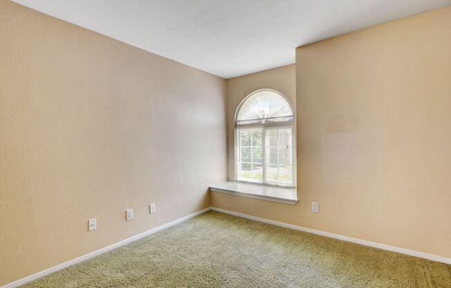 3 beds, 2 baths, $1,520, Unit # 1039