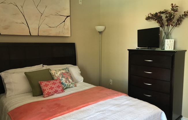 2 beds, 2 baths, $2,400, Unit # 206