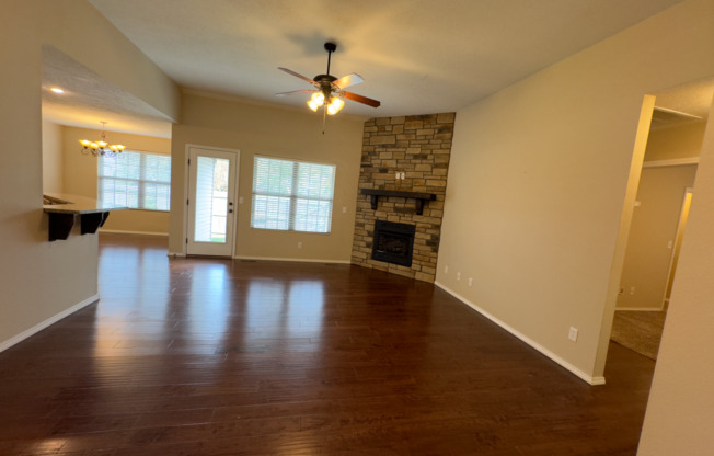 NEW 4 Bedroom | 2 Bathroom | 3 Car Garage HOME -- 1800 sqft, 1 Small Pet WELCOME!