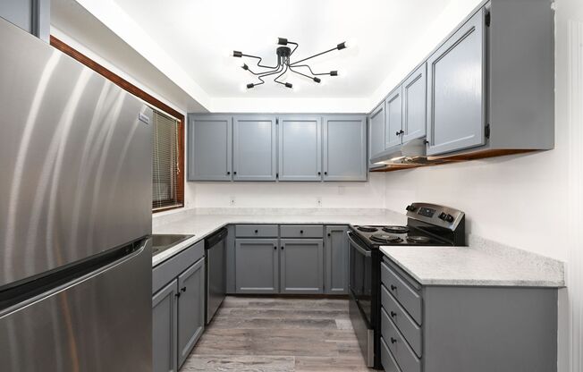 Renovated 3 bed 1.5 bath. Modern Finishes