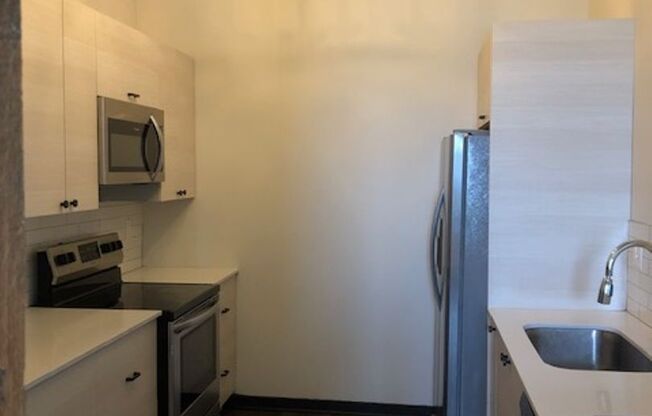 Studio, 1 bath, 840 sqft, $1,275, Unit 203