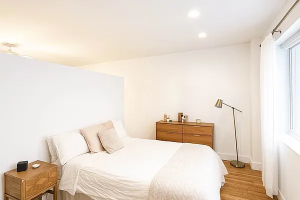 61 Lexington Ave 1F