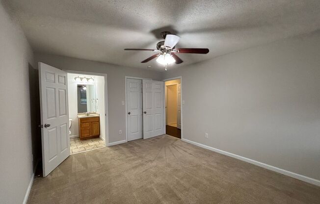 2 beds, 1.5 baths, 1,049 sqft, $1,295, Unit 220-1C ORM