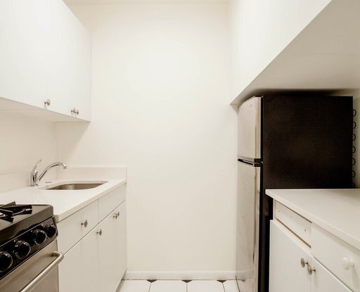 Studio, 1 bath, $3,900, Unit 4C