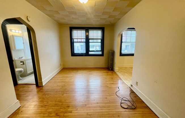 Studio, 1 bath, $850, Unit 3
