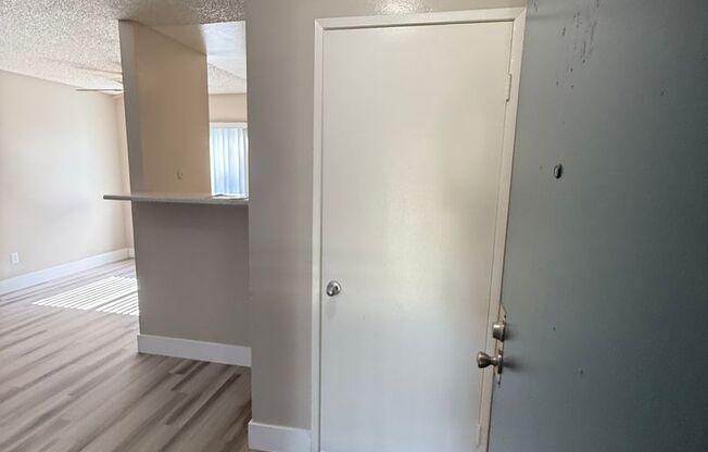 2 beds, 1 bath, 896 sqft, $2,050, Unit 108