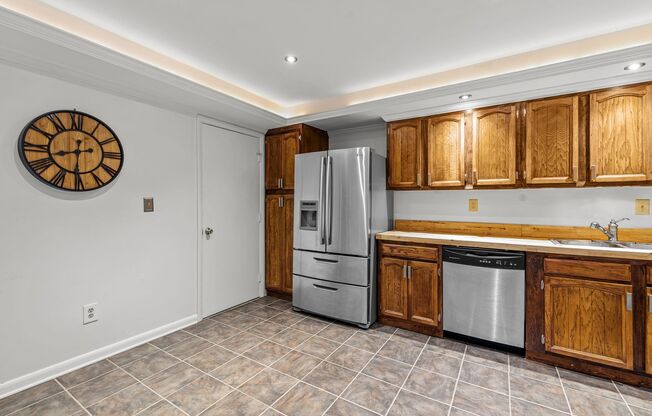 Beautiful 2-Bed, 2.5-Bath Home with Spacious Kitchen in Virginia Beach