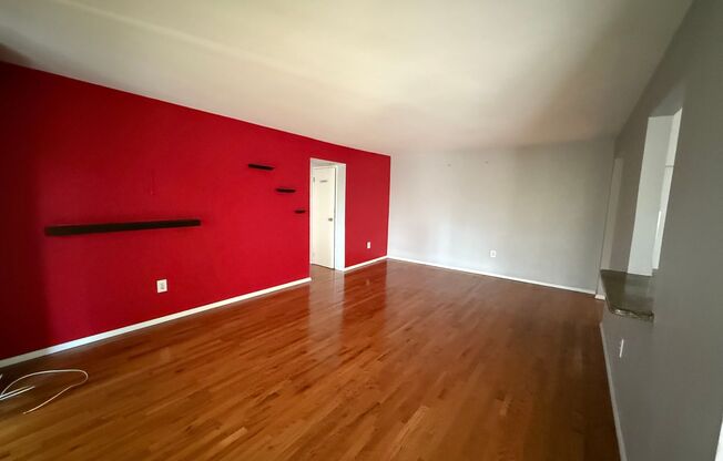 2 Bedroom, 1.5 Bath, Pet Friendly Gas Heat Outside porch
