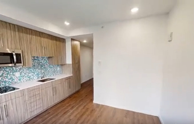 Studio, 1 bath, 272 sqft, $1,200, Unit 302