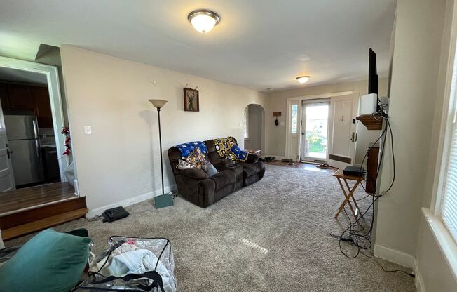 Spacious 3 Bedroom/2 Bathroom Home on Quiet Street!