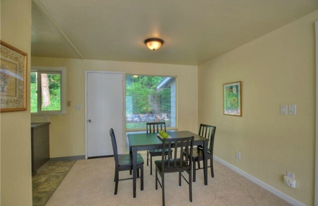 3BR/1BA Single Family House - Bellevue