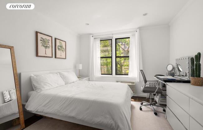 328 W 19 ST