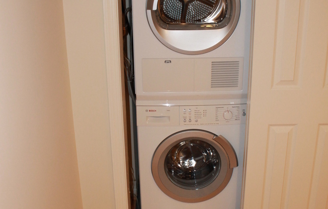 2 beds, 1 bath, 742 sqft, $2,500, Unit 114