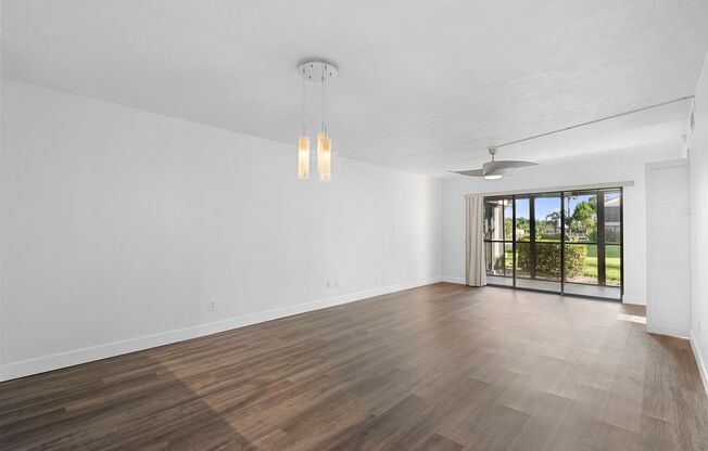 Stunning condo 3 beds 2 baths fully renovated with lake view in North Fort Myers