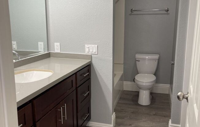 Luxury upstairs, AC/Heat, W/D, upgraded, new paint, New Floor